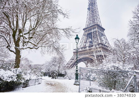 Eiffel tower on a day with heavy snow Eiffel tower on a day with heavy snow 38074810