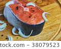 Somon on the cutting table 38079523