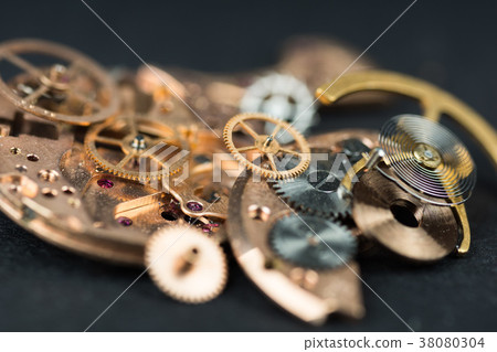 Broken watch mechanism 38080304