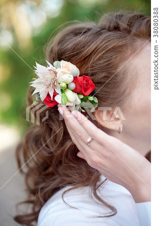 closeup hairstyle with hairpin 38080388