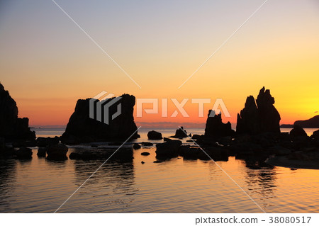Sunrise of bridge piles Sunrise of bridge piles 38080517