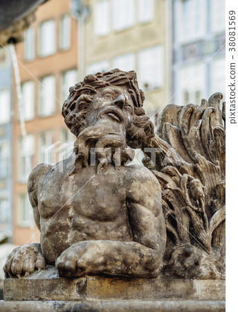 Sculpture on the Long Market Sculpture on the Long Market 38081569