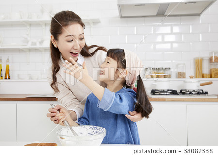 Cooking, Mother, Daughter, Korean Cooking, Mother, Daughter, Korean 38082338