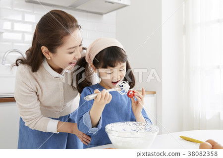 Cooking, Mother, Daughter, Korean 38082358