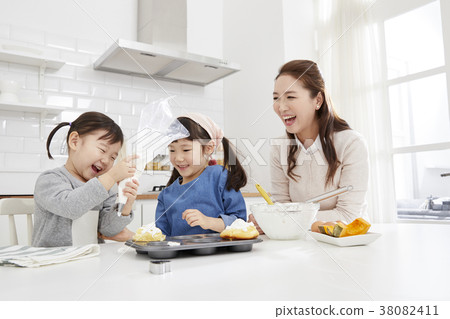 Cooking, Mother, Daughter, Korean Cooking, Mother, Daughter, Korean 38082411