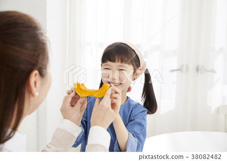 Housing, Life, Family, Mother, Daughter, Korean 38082482