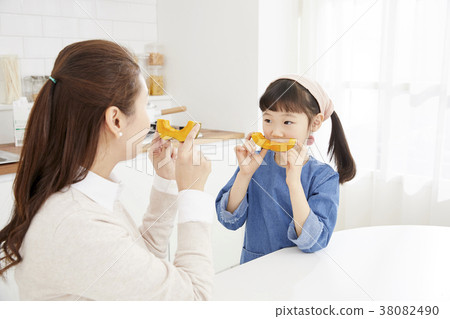 Housing, Life, Family, Mother, Daughter, Korean 38082490