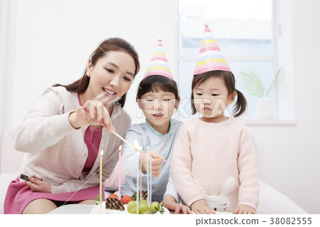 Housing, Life, Family, Mother, Daughter, Korean 38082555