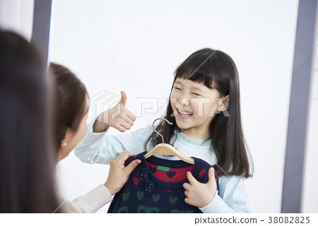 Housing, Life, Family, Mother, Daughter, Korean Housing, Life, Family, Mother, Daughter, Korean 38082825
