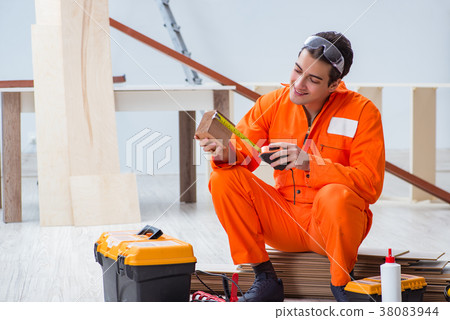 Contractor working on laminate wooden floor Contractor working on laminate wooden floor 38083944