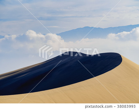 Huacachina in Peru Huacachina in Peru 38083993