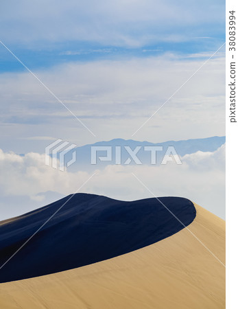 Huacachina in Peru Huacachina in Peru 38083994