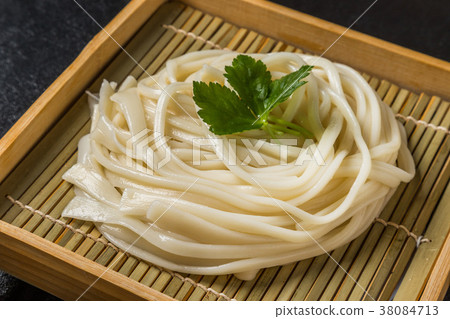 Handmade noodles homemade noodles of Japan (udon) Handmade noodles homemade noodles of Japan (udon) 38084713