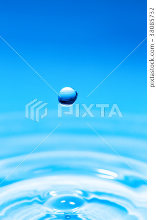 水滴和漣漪 38085732
