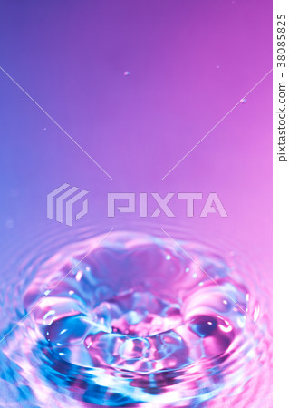 Water droplets and ripples 38085825