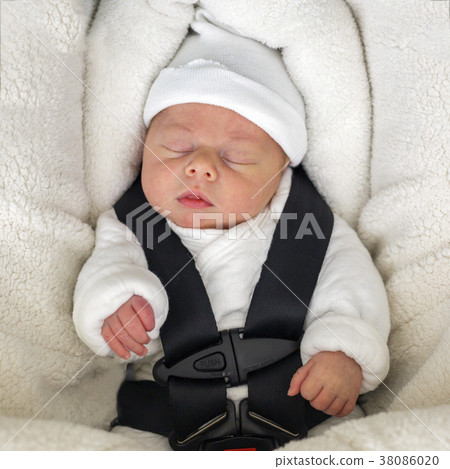 Newborn baby boy sleeping in comfortable car seat Newborn baby boy sleeping in comfortable car seat 38086020