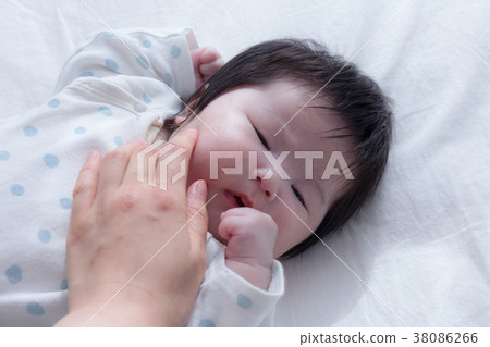 Baby 2 months old 38086266