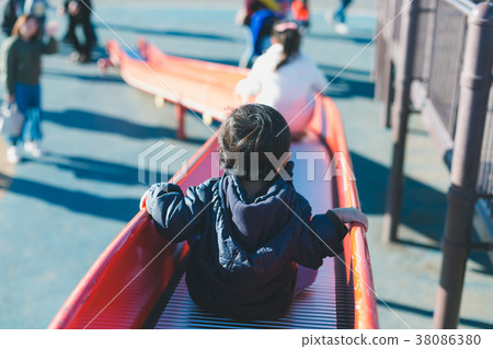 enjoy oneself, palyful, play 38086380