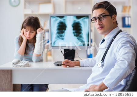 Young woman visiting radiologist for x-ray exam Young woman visiting radiologist for x-ray exam 38086685