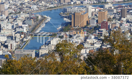 從山頂的德島市鳥棲。 從山頂的德島市鳥棲。 38087372