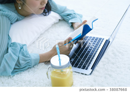 看書的女人 看書的女人 38087668