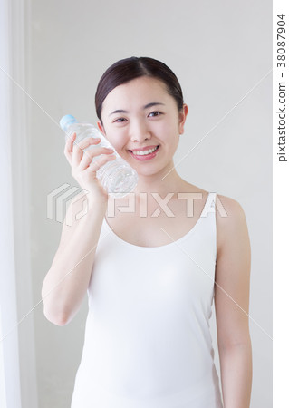PET瓶和小姐 PET瓶和小姐 38087904