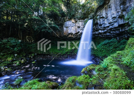 Great castle waterfall (Ibaraki waterfall) 38088099