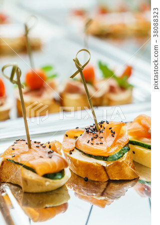 catering table 38088323