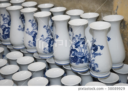 Vietnamese bachchan grilled vase Vietnamese bachchan grilled vase 38089929