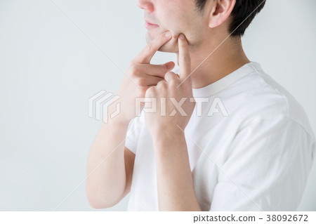 粉碎痤瘡的男人 38092672