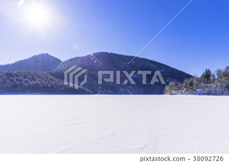 冬天季節的塔湖 38092726