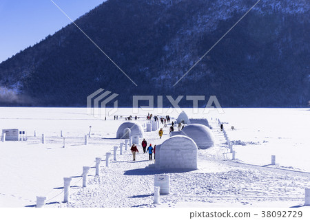 冬天季節的塔湖 38092729