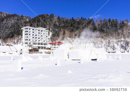 冬天季節的塔湖 38092738