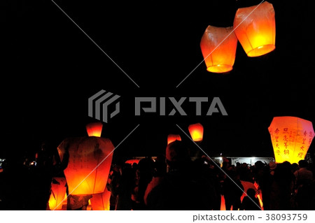 夜晚,平溪天燈節,天燈,節日,節慶,氣氛,平安,知名景點,向上,上昇,孔明燈,祈福,元宵節 38093759