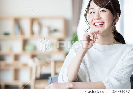 年輕的女士 38094027