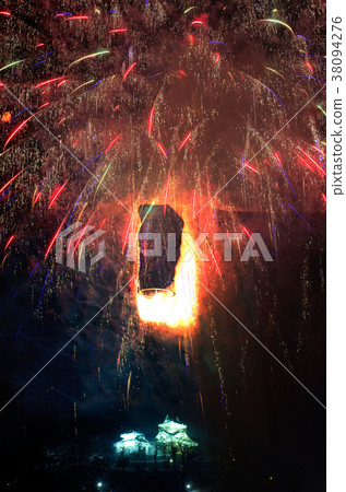 Fireworks and lighted up castle 38094276