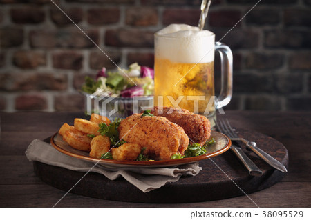 Fried chicken breast Fried chicken breast 38095529