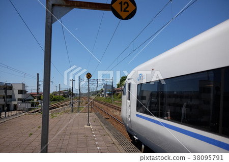 Thunderbird 683系列4000側（側面） 38095791