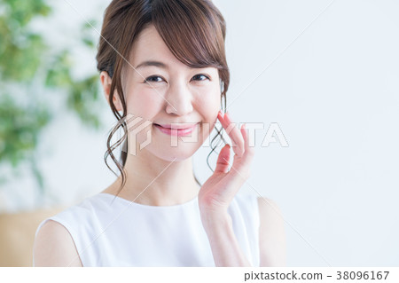年輕的女士 38096167