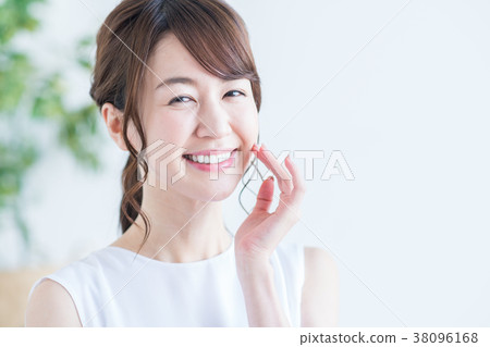 年輕的女士 年輕的女士 38096168