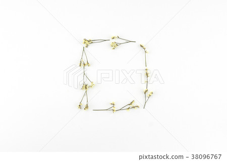 Square wreath made from yellow caspia flowers Square wreath made from yellow caspia flowers 38096767