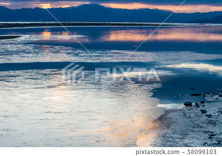 Frozen river and lake dawn Frozen river and lake dawn 38099103