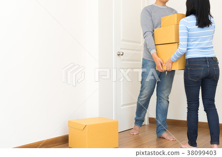 Couple holding boxes and walking together 38099403
