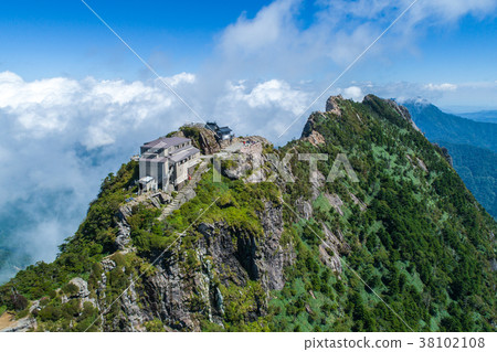從這裡可以俯瞰石槌山(愛媛縣)的全景。 從這裡可以俯瞰石槌山(愛媛縣)的全景。 38102108