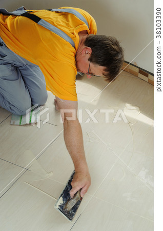 Fill the tile joints with grout 38103390