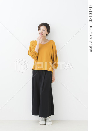 春季二十多歲女性(白色背景) 春季二十多歲女性(白色背景) 38103715