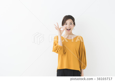 春季二十多歲女性(白色背景) 春季二十多歲女性(白色背景) 38103717