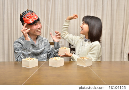 Parents and children enjoying setsubun Parents and children enjoying setsubun 38104123