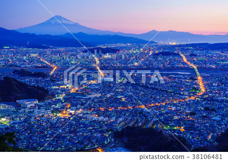 Shizuoka cityscape and Mt. Fuji before dawn 38106481