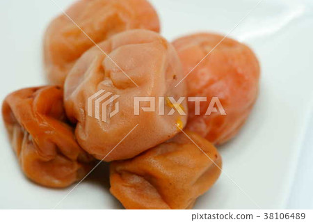 Close-up 3 (left) of high-class pickled plum 38106489